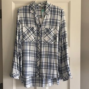 Women’s collared flannel shirt